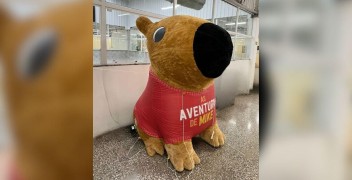 Personagens infláveis gigantes: atração visual para ações de alto impacto