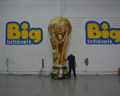[Réplica da taça da copa Inflável]