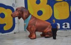 Cachorro inflável grande - Foto 1