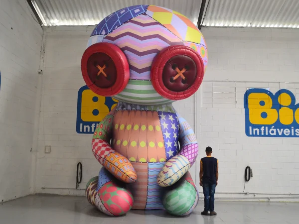 Personagem gigante, inflável produzido pela Big
