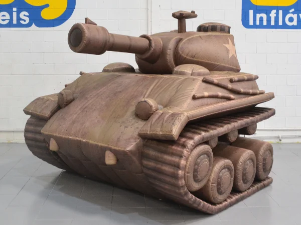 Réplica de tanque, inflável produzido pela Big