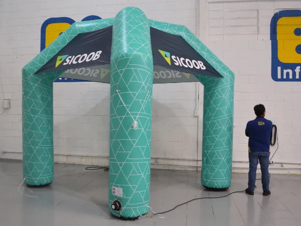 Tenda Sicoob, inflável produzido pela Big