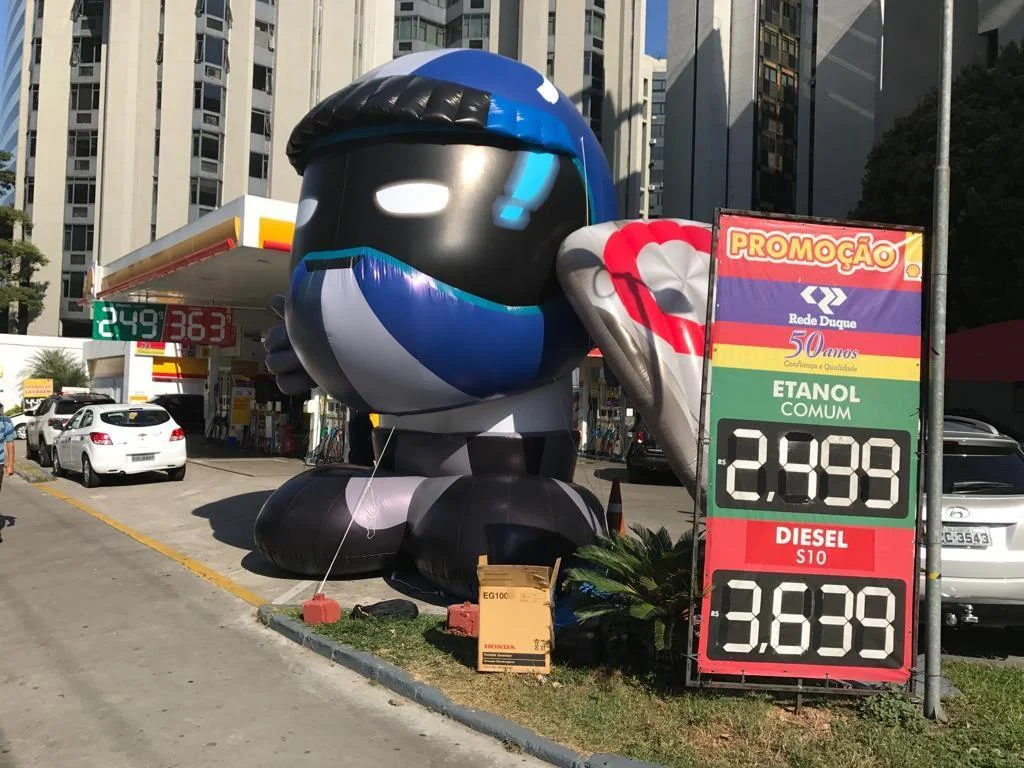 Atraia novos clientes com mascotes e portais infláveis