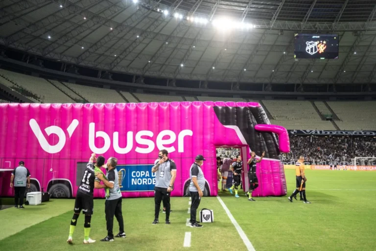 Túnel para campo de futebol