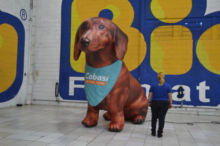 Cachorro inflável