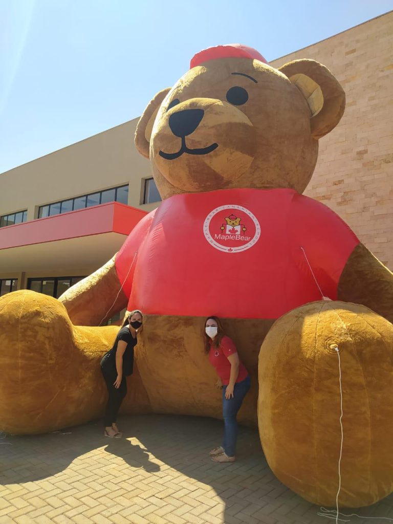 Urso inflável gigante