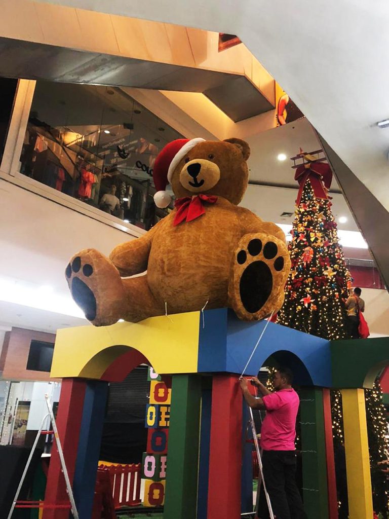 Urso inflável gigante